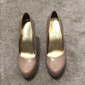 Jessica Simpson pumps